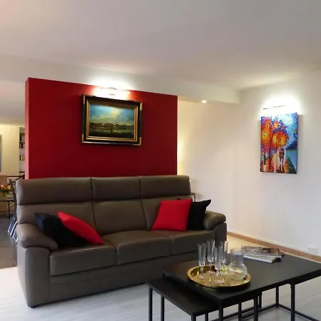 Lumineux A Avec Terrasse Et Proche Centre - Fr-1-489-413 *